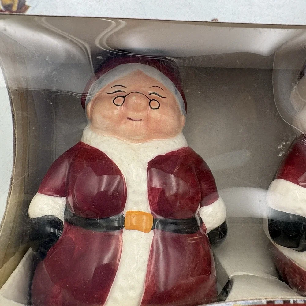 Santa And Mrs. Claus Salt And Pepper Shakers 2001 Vintage NIB Publix